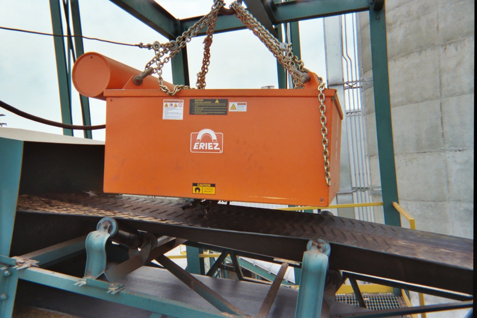 metal separator with automatic feeder for food powder metal separator with automatic feeder for food powder